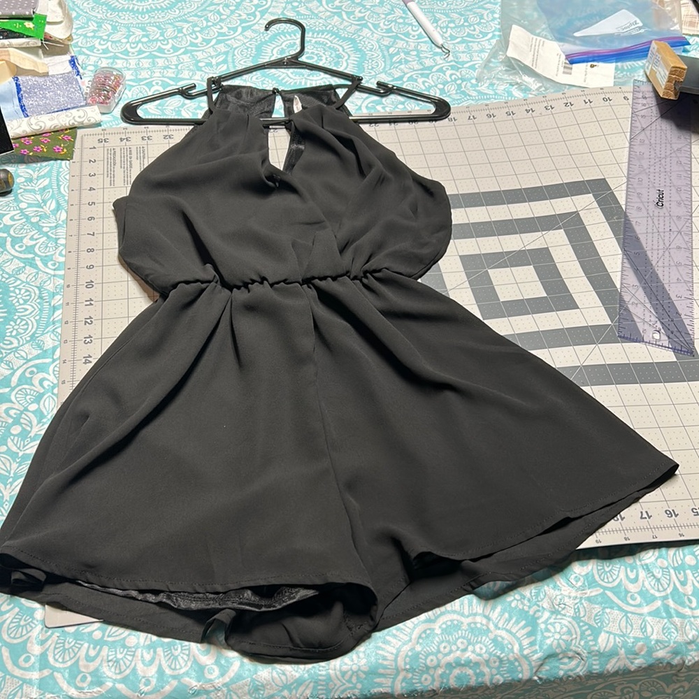 Lush size S shorts onsie w/keyhole back and cute front strap across bodice.